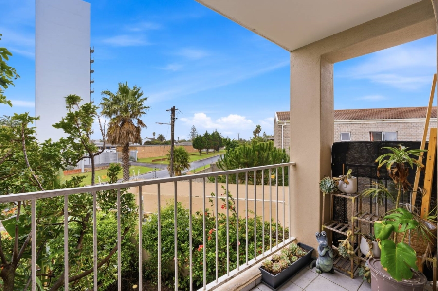 To Let 1 Bedroom Property for Rent in Table View Western Cape